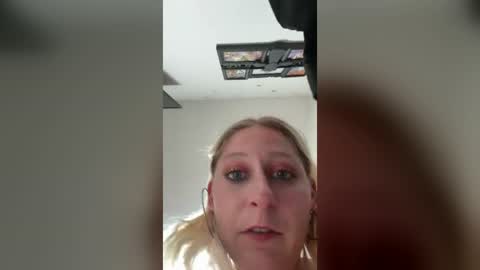Snapshot of tailormepapi chatting on August 9, 2026, 3:23 am tailormepapi online show from August 9, 2026, 3:23 am