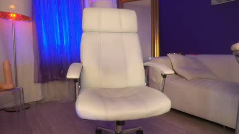 Margo online show from March 5, 2025, 3:40 pm