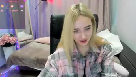 Taisia online show from April 22, 2026, 8:06 am