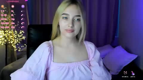 Snapshot of taisia_hot chatting on May 22, 2026, 8:10 am Taisia online show from May 22, 2026, 8:10 am