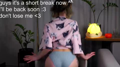 Mia online show from February 25, 2025, 4:03 am