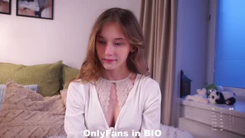 Mia online show from November 28, 2025, 2:14 am