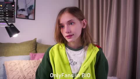 Mia online show from December 3, 2025, 1:35 am