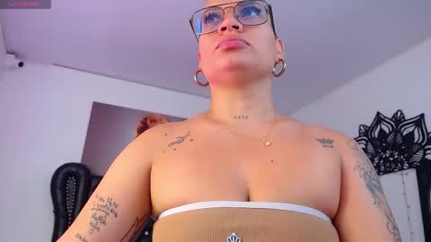 taliana36 online show from October 18, 2025, 12:06 pm