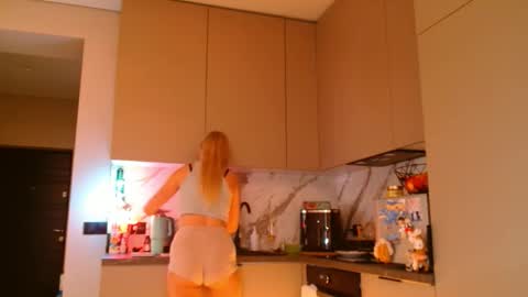  Kira  online show from February 5, 2026, 6:40 am