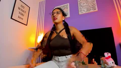 tall_hot_brunette online show from December 15, 2025, 3:55 am