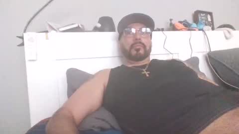 Snapshot of talllatino310 chatting on February 17, 2026, 9:43 pm talllatino310 online show from February 17, 2026, 9:43 pm