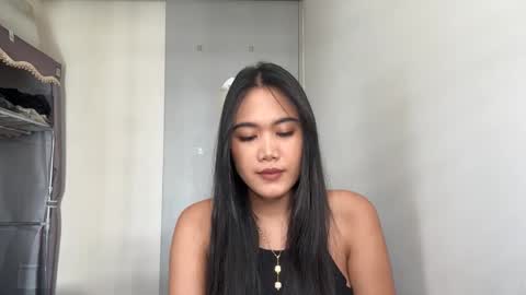 Mia online show from April 19, 2026, 3:28 am