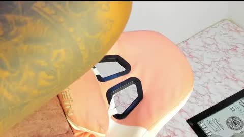 tamara_lubez online show from November 19, 2025, 11:49 pm