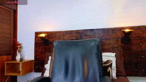    online show from October 5, 2025, 12:03 pm