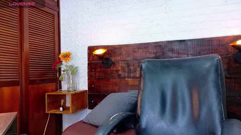    online show from November 8, 2025, 10:48 am