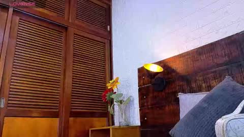    online show from December 4, 2025, 10:57 am