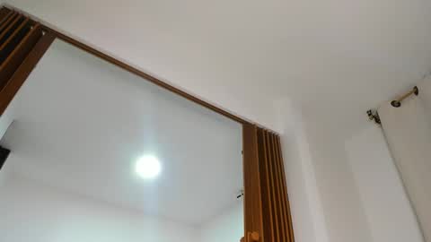 taniabonnet  online show from October 11, 2025, 1:27 am