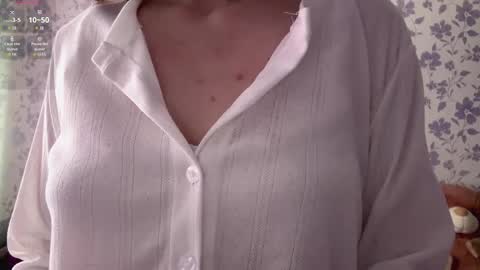 Mia online show from April 21, 2026, 4:08 am