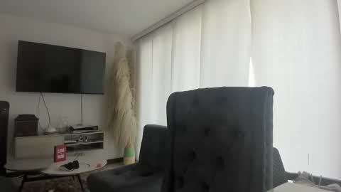 tara__ online show from October 9, 2025, 5:44 pm