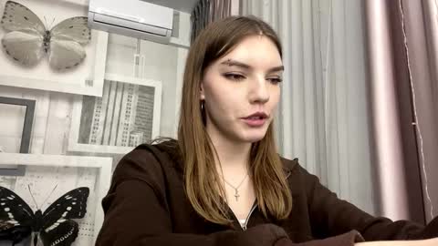 Mia online show from March 5, 2026, 4:03 pm