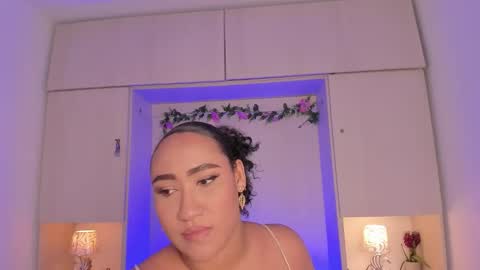  T A R A  online show from November 5, 2025, 4:12 am