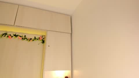  T A R A  online show from April 8, 2026, 4:56 am