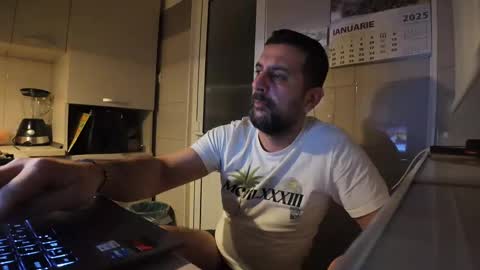 tarkan198 online show from January 8, 2025, 4:44 am