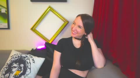 Snapshot of task_manager chatting on November 23, 2025, 3:01 pm Vivian Clark online show from November 23, 2025, 3:01 pm