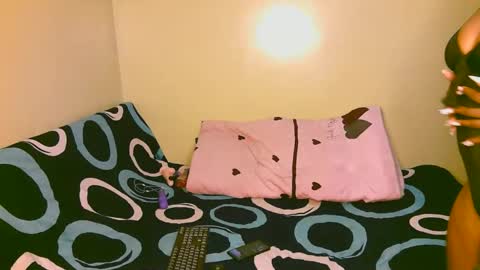 tastie_t online show from October 28, 2025, 2:42 pm