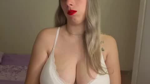 Snapshot of tateisblonde chatting on July 9, 2026, 2:21 pm tateisblonde online show from July 9, 2026, 2:21 pm