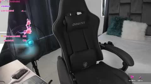 Tatiana online show from September 24, 2025, 6:33 pm