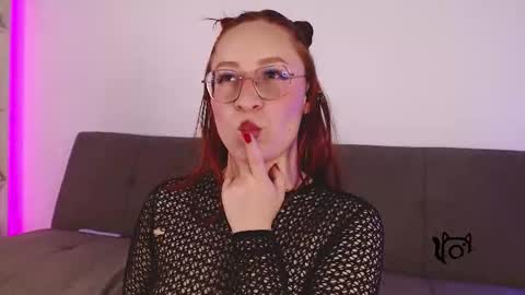 Snapshot of tatianayj chatting on November 21, 2025, 12:54 am Tatis online show from November 21, 2025, 12:54 am