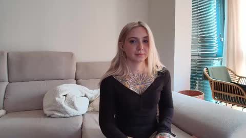 tattoobbgirl online show from February 10, 2026, 1:15 pm