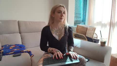 Snapshot of tattoobbgirl chatting on May 1, 2026, 3:49 pm tattoobbgirl online show from May 1, 2026, 3:49 pm