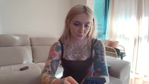 Snapshot of tattoobbgirl chatting on June 8, 2026, 3:45 pm tattoobbgirl online show from June 8, 2026, 3:45 pm