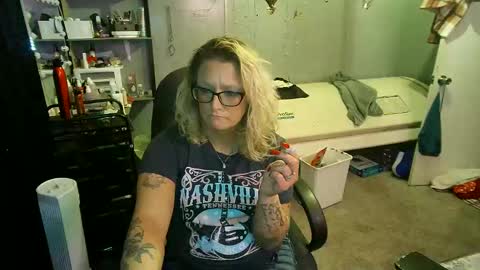 Snapshot of tattooeddirtyteacher chatting on February 20, 2025, 10:59 pm Lisa Lovely online show from February 20, 2025, 10:59 pm