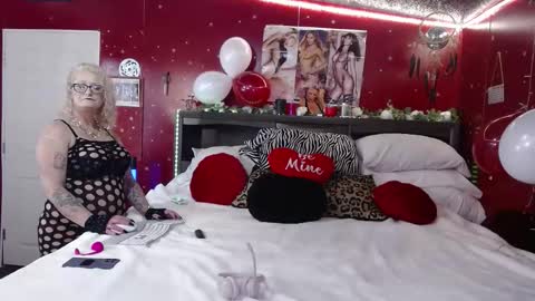 Snapshot of tattooeddirtyteacher chatting on February 16, 2026, 7:26 am Lisa Lovely online show from February 16, 2026, 7:26 am