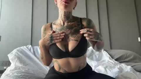tattooedlucy_ online show from December 3, 2025, 9:07 am