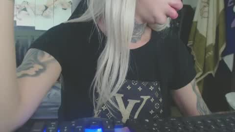 tatuada_safada online show from October 14, 2025, 7:20 am