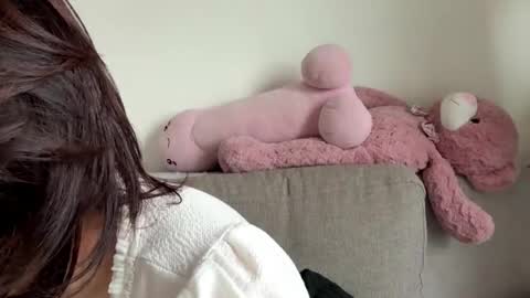 Aya online show from November 8, 2025, 11:43 am