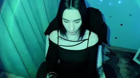 Tayla online show from December 15, 2025, 7:45 am