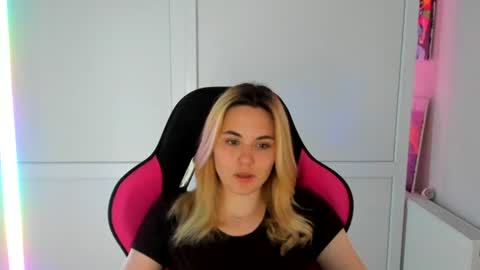 Snapshot of tayla_shy chatting on June 20, 2026, 6:33 pm Tay online show from June 20, 2026, 6:33 pm