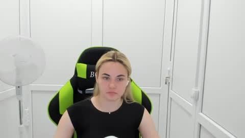 Snapshot of tayla_shy chatting on June 26, 2026, 9:46 am Tay online show from June 26, 2026, 9:46 am