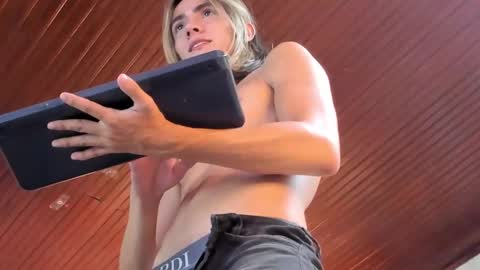 tayler_swift1 online show from December 3, 2024, 11:33 am