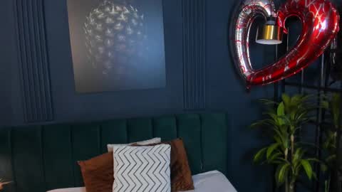 Taylor Bennet online show from March 5, 2025, 12:00 pm