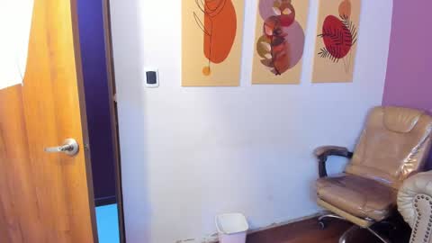 Taylor Bennet online show from October 6, 2025, 12:13 pm