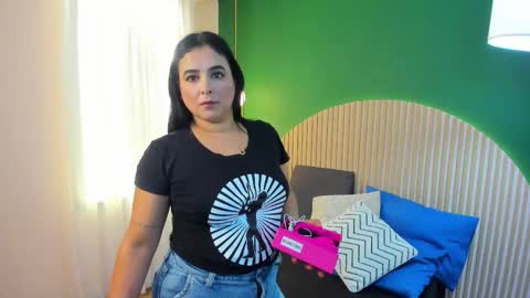 Taylor Bennet online show from November 20, 2025, 11:43 am