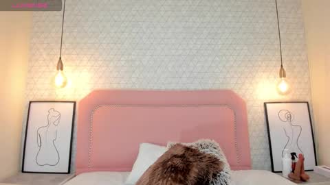 TAYLOR  online show from November 7, 2025, 3:28 am