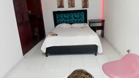 taylorslims online show from February 20, 2025, 1:08 pm