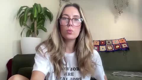 Taylor online show from September 16, 2025, 3:40 am