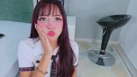 TAYLOR  online show from October 17, 2025, 12:52 pm