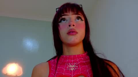 TAYLOR  online show from November 4, 2025, 11:42 am