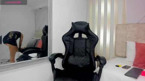 tayra online show from January 10, 2025, 10:57 pm