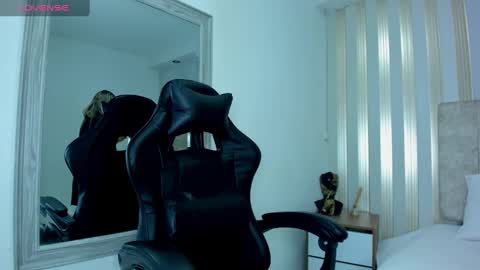 tayra online show from January 22, 2025, 1:20 am